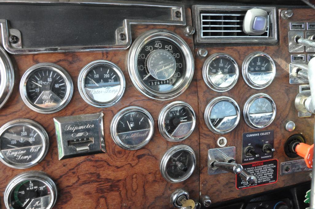 1996 Peterbilt 379 day cab semi