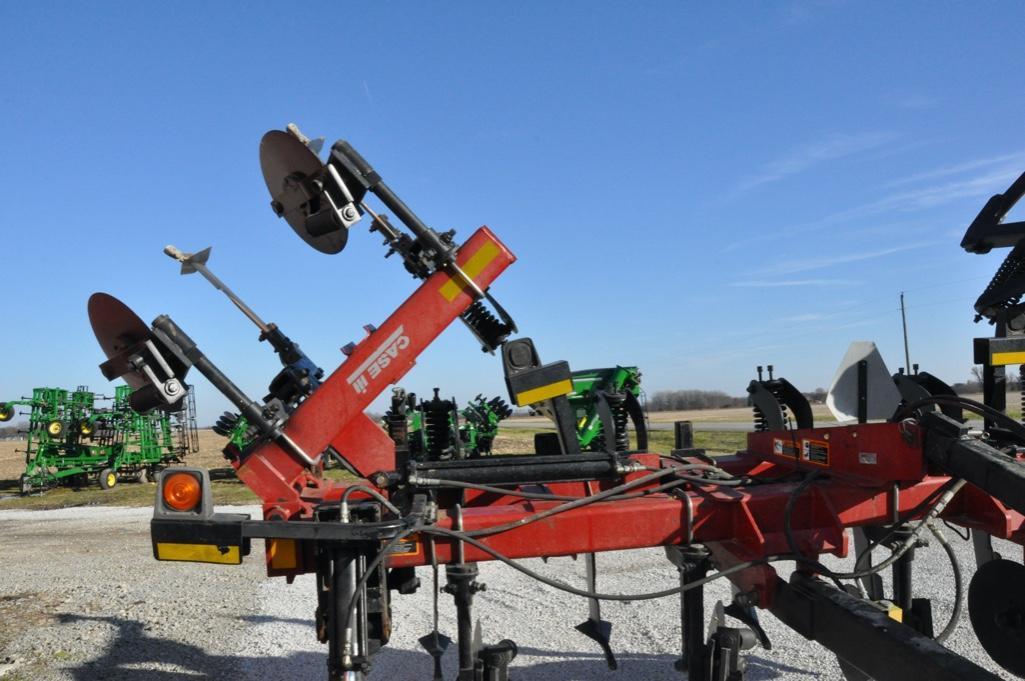 Case-IH 2500 9-shank pull-type. in-line ripper