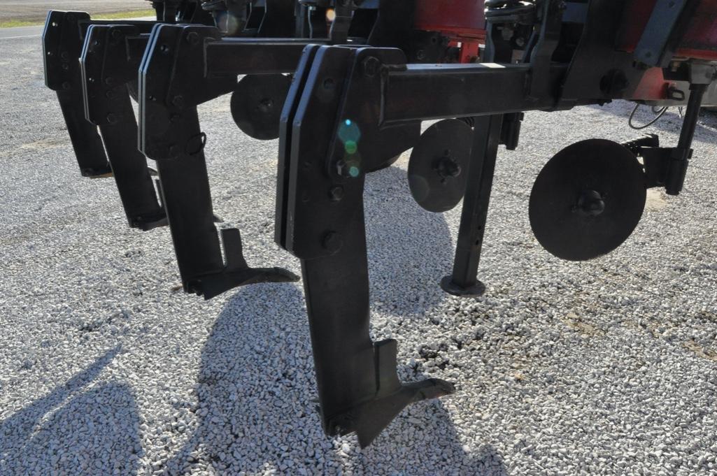 Case-IH 2500 9-shank pull-type. in-line ripper