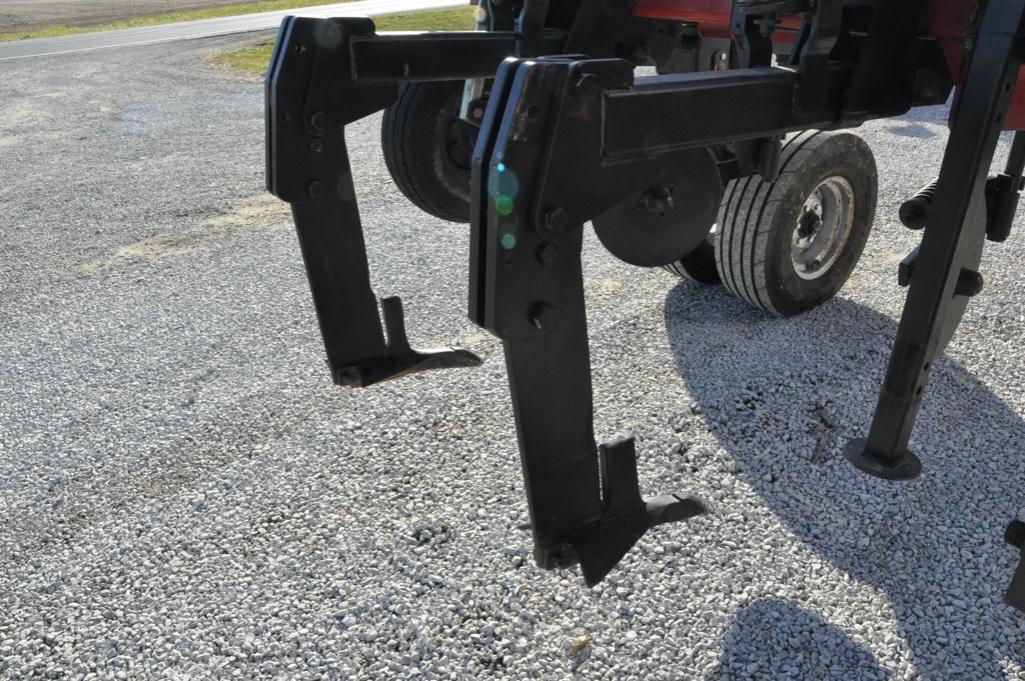 Case-IH 2500 9-shank pull-type. in-line ripper