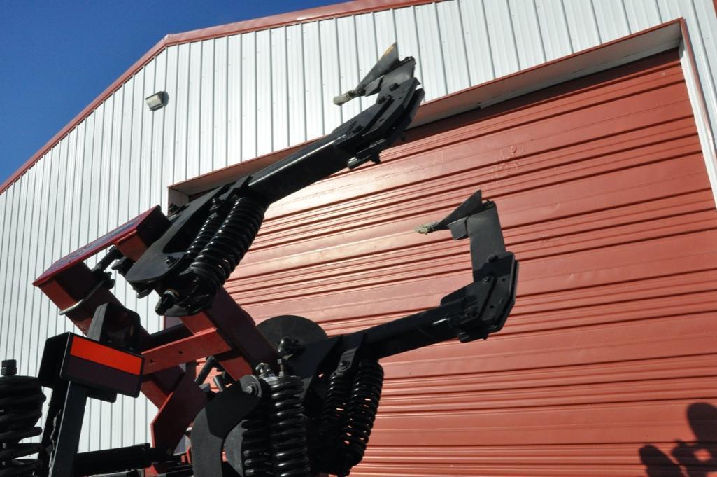 Case-IH 2500 9-shank pull-type. in-line ripper
