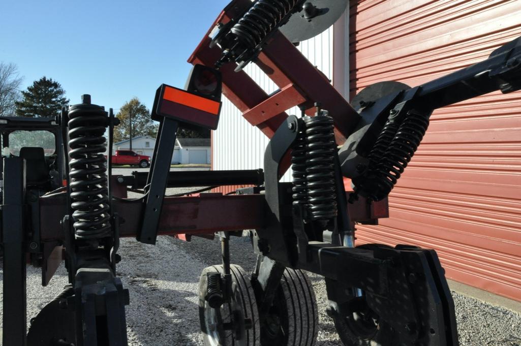 Case-IH 2500 9-shank pull-type. in-line ripper