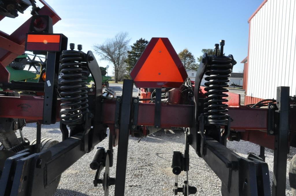Case-IH 2500 9-shank pull-type. in-line ripper