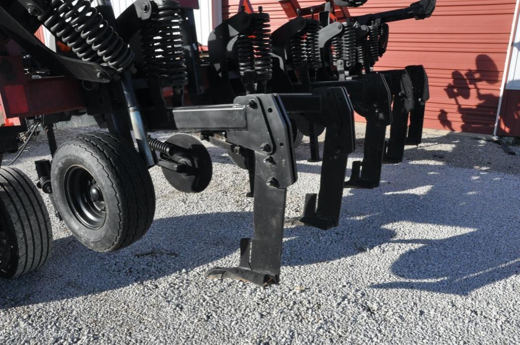 Case-IH 2500 9-shank pull-type. in-line ripper