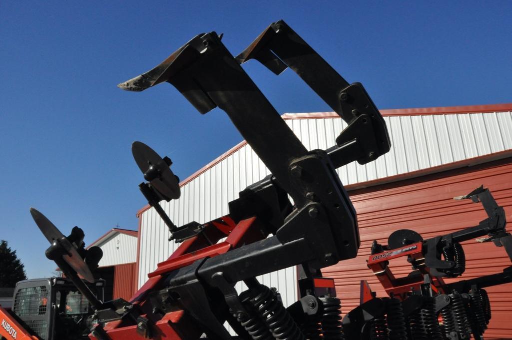 Case-IH 2500 9-shank pull-type. in-line ripper