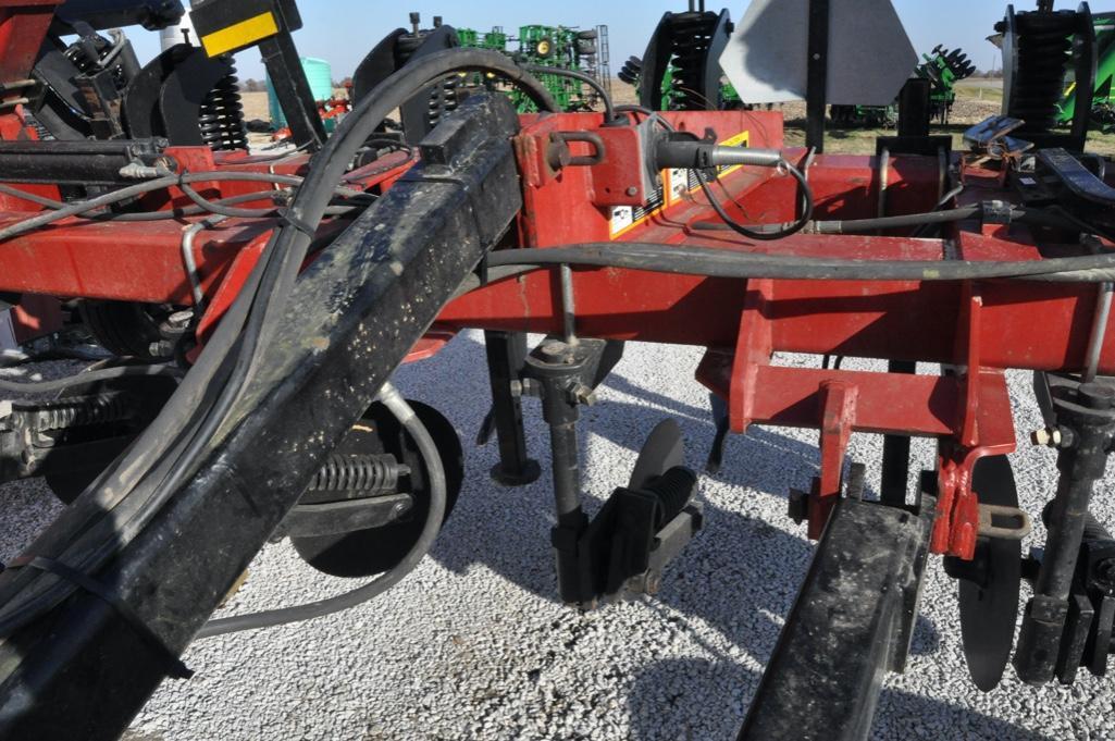 Case-IH 2500 9-shank pull-type. in-line ripper