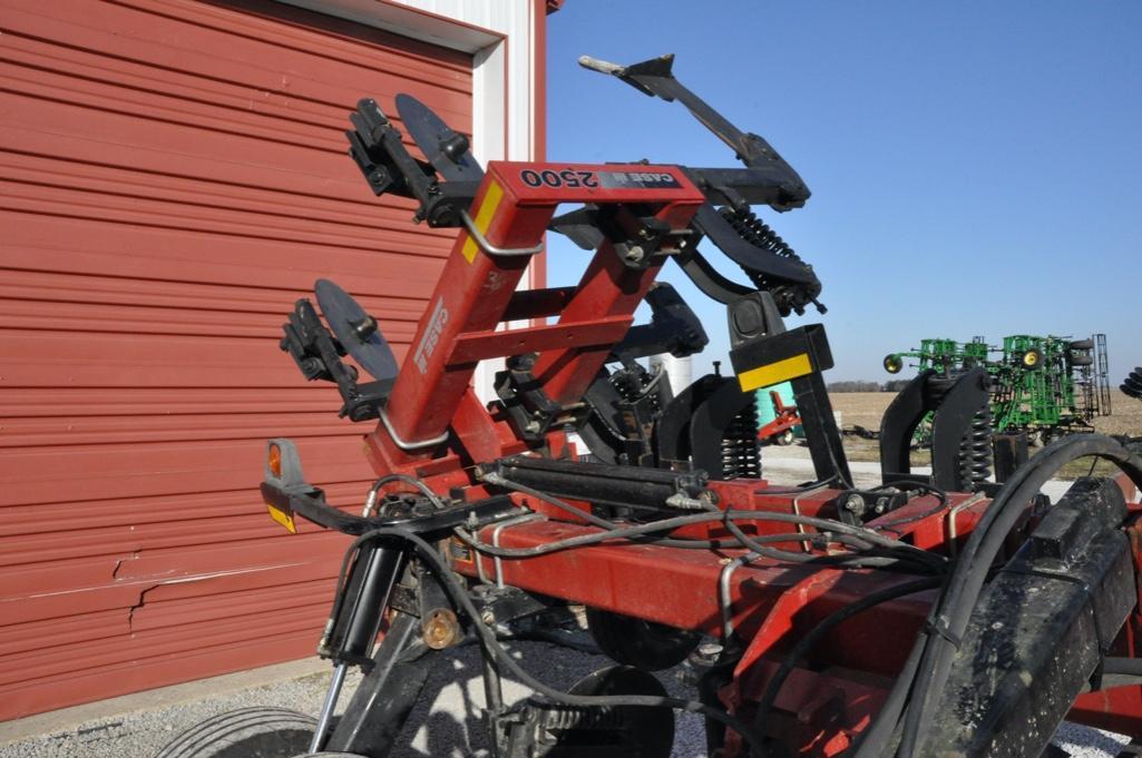 Case-IH 2500 9-shank pull-type. in-line ripper
