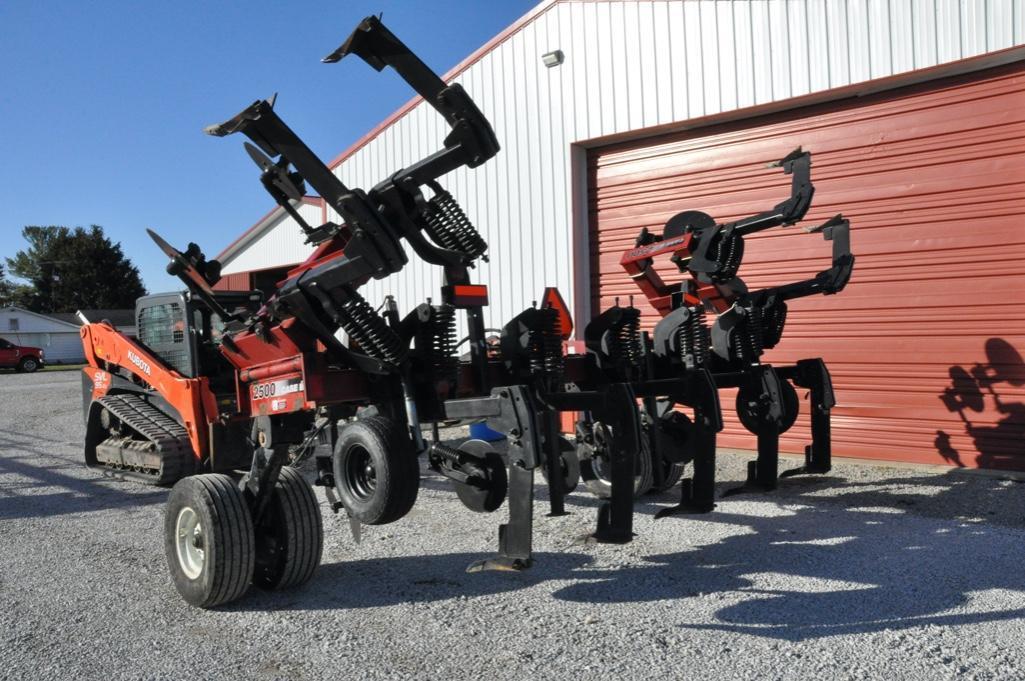 Case-IH 2500 9-shank pull-type. in-line ripper