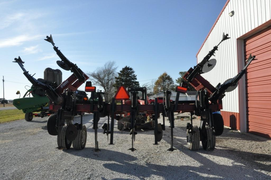 Case-IH 2500 9-shank pull-type. in-line ripper