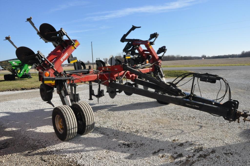 Case-IH 2500 9-shank pull-type. in-line ripper
