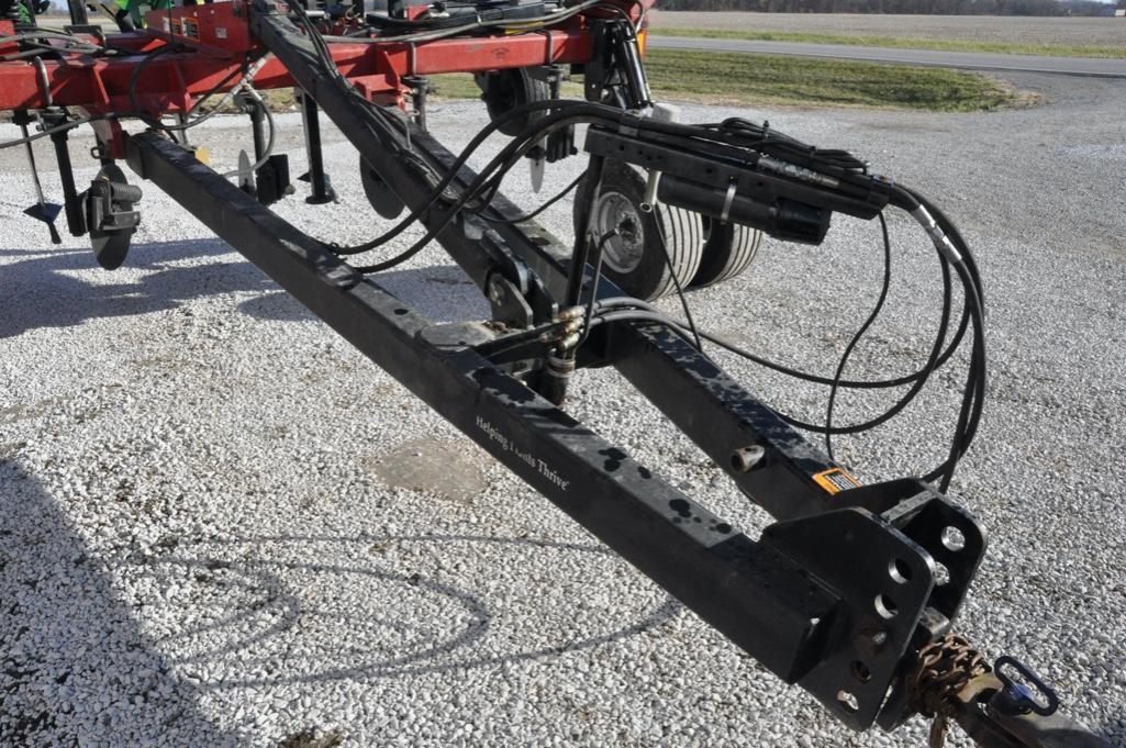 Case-IH 2500 9-shank pull-type. in-line ripper