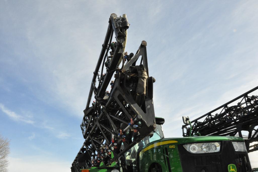 2012 John Deere 4940 self-propelled sprayer