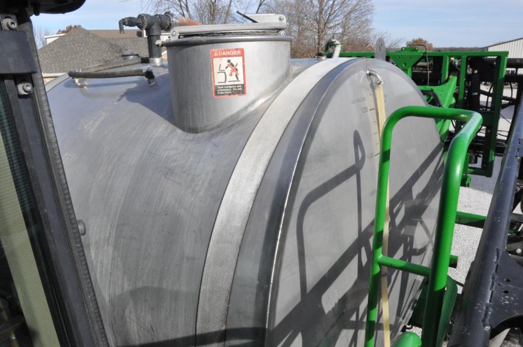 2012 John Deere 4940 self-propelled sprayer