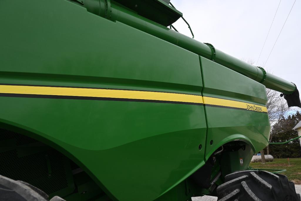 2017 John Deere S680 2wd combine