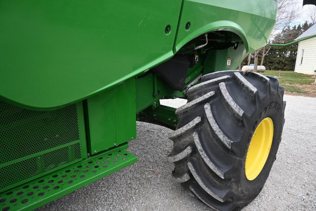 2017 John Deere S680 2wd combine