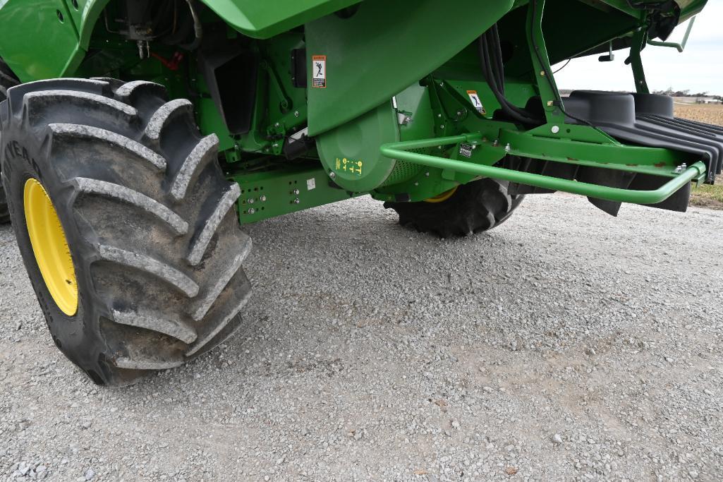 2017 John Deere S680 2wd combine
