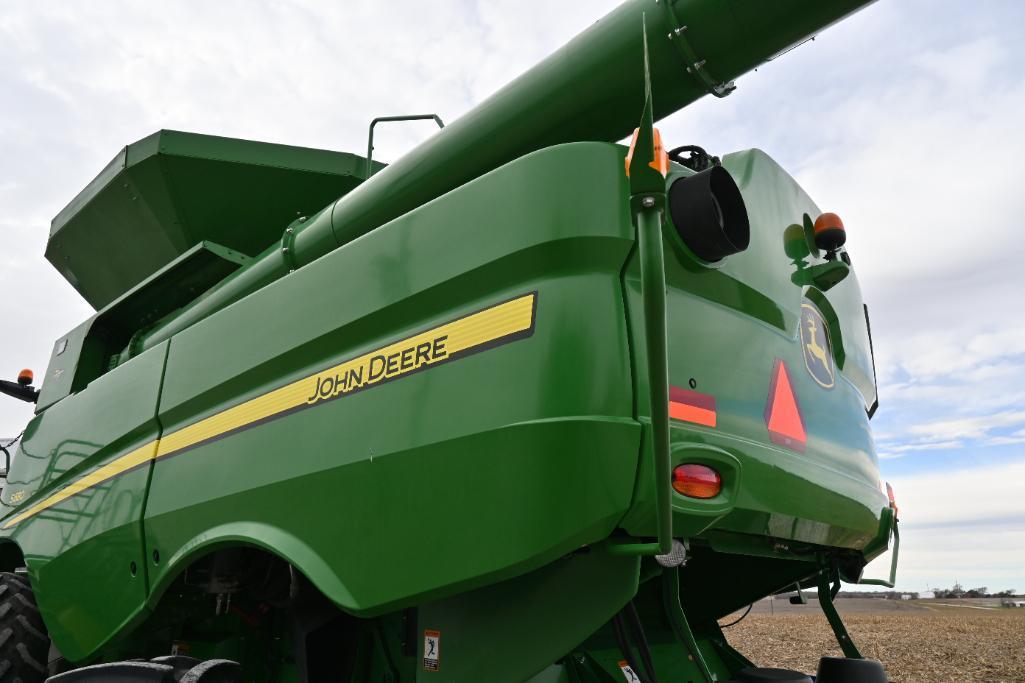 2017 John Deere S680 2wd combine