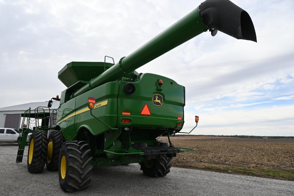 2017 John Deere S680 2wd combine