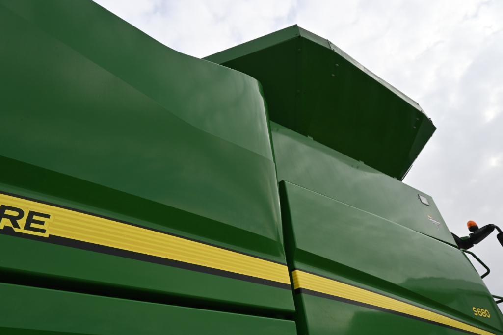 2017 John Deere S680 2wd combine