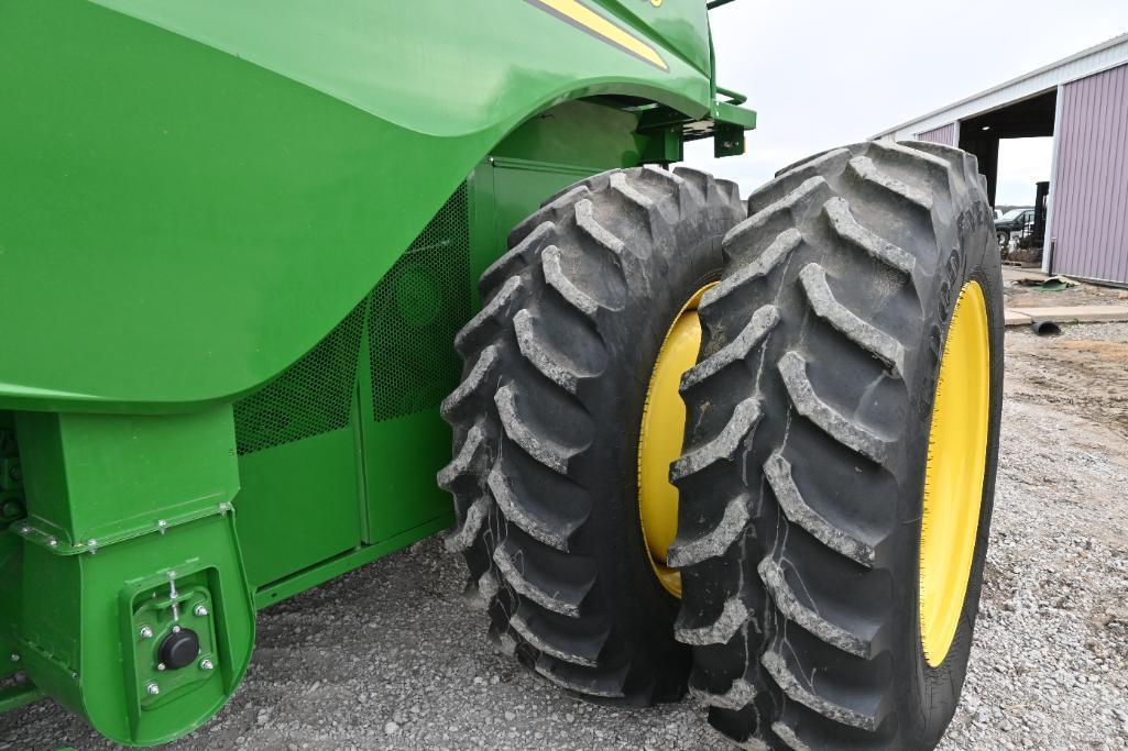 2017 John Deere S680 2wd combine