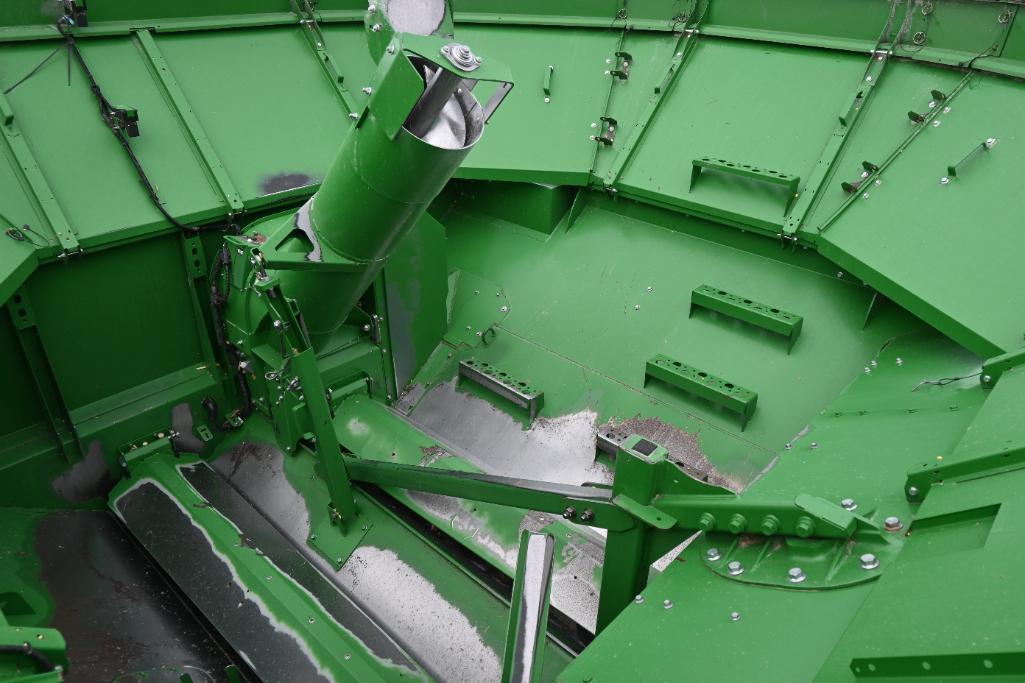 2017 John Deere S680 2wd combine