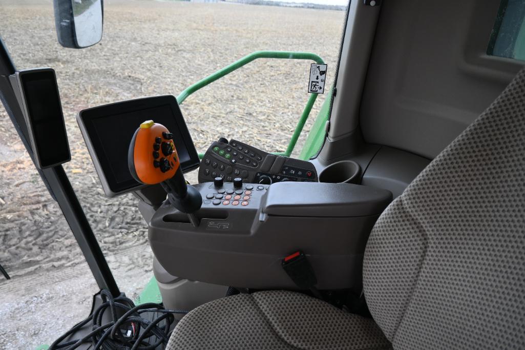 2017 John Deere S680 2wd combine