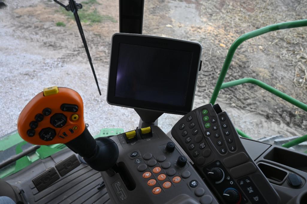 2017 John Deere S680 2wd combine