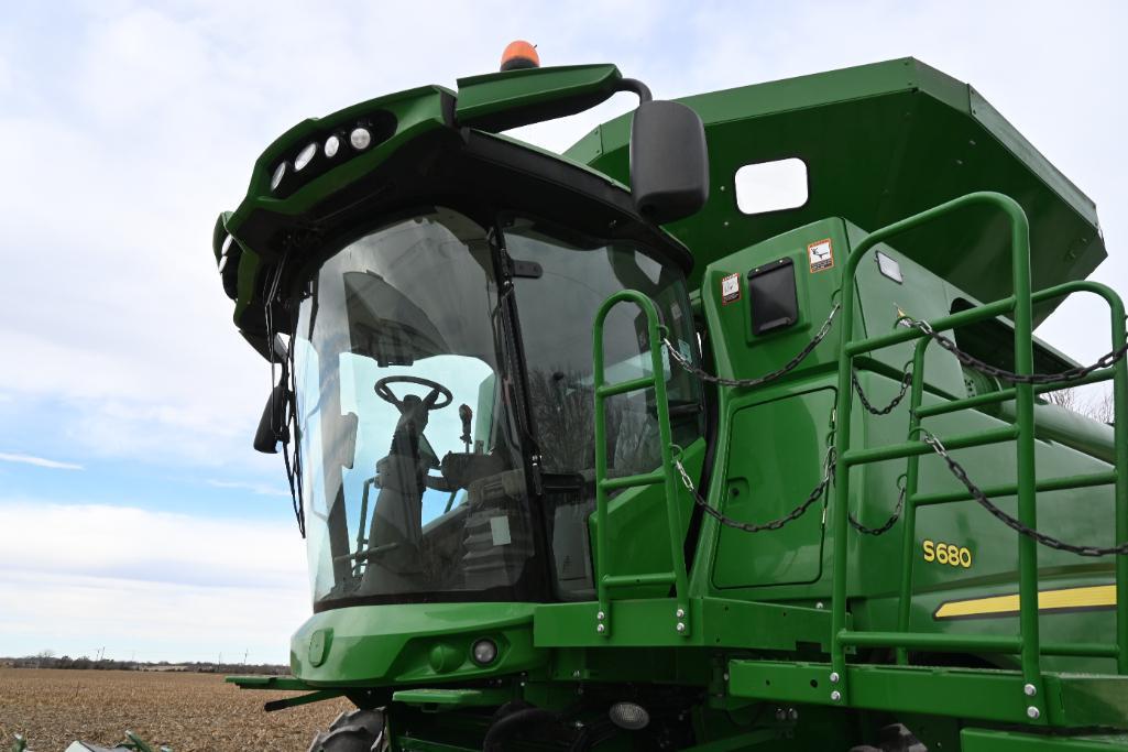 2017 John Deere S680 2wd combine