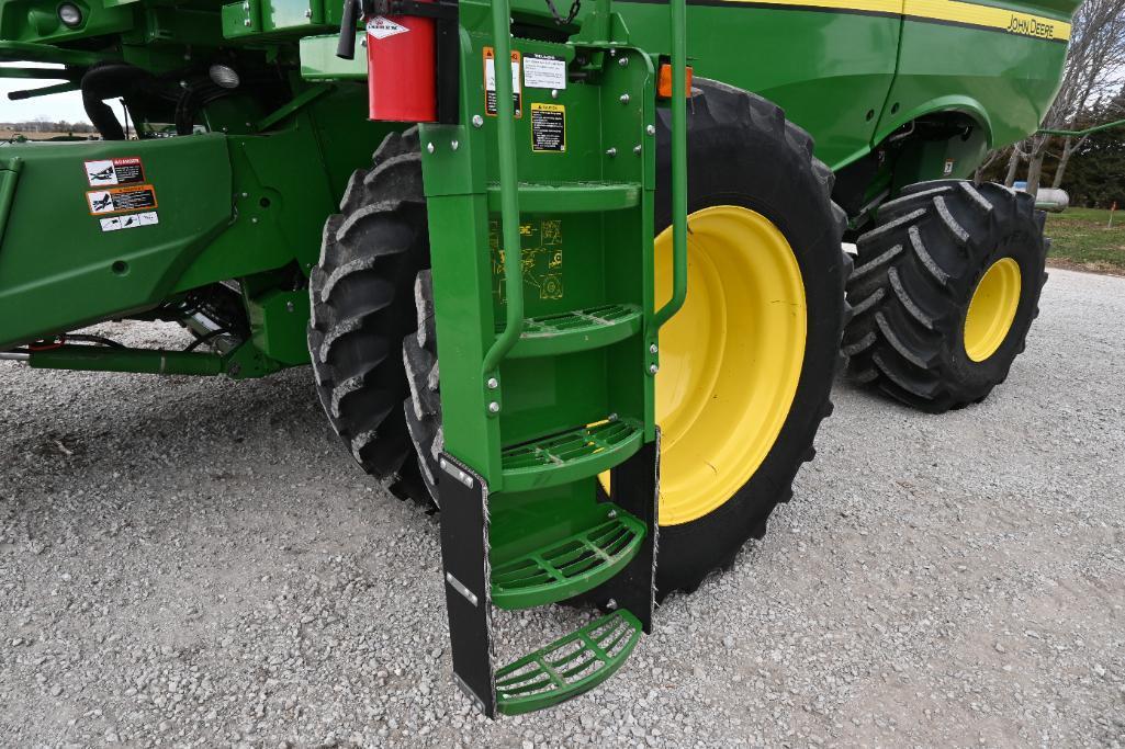 2017 John Deere S680 2wd combine