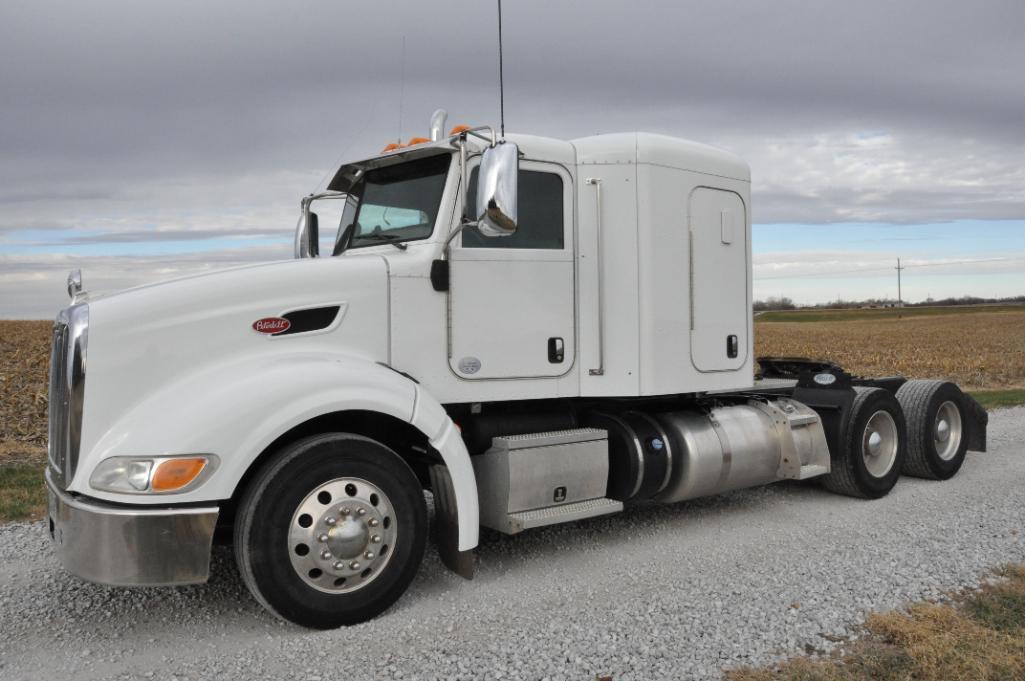 2013 Peterbilt 386 sleeper truck