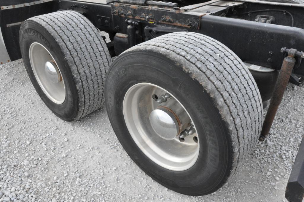 2013 Peterbilt 386 sleeper truck