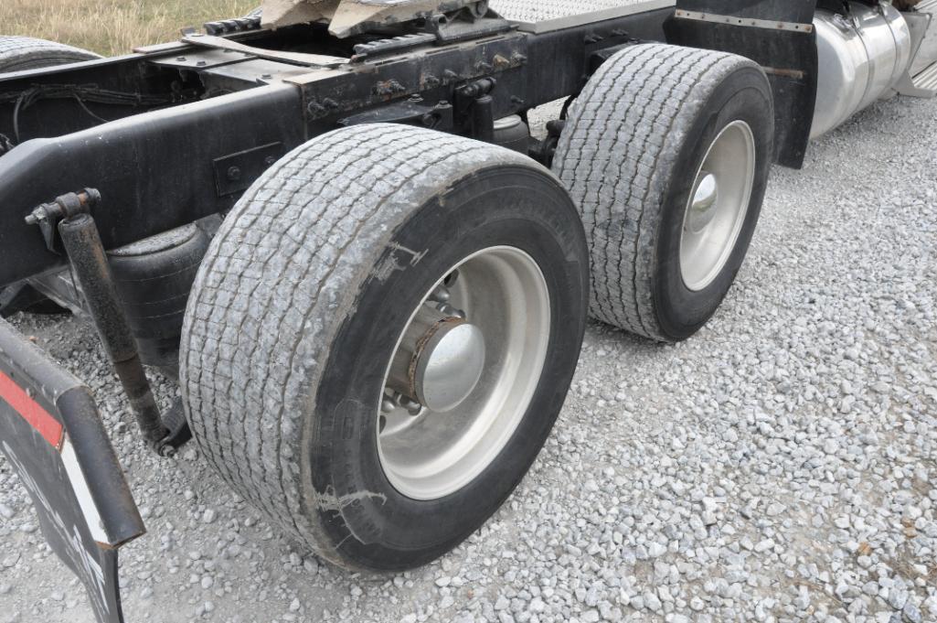 2013 Peterbilt 386 sleeper truck