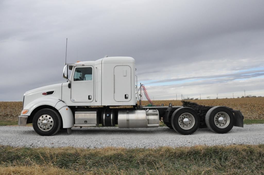 2013 Peterbilt 386 sleeper truck