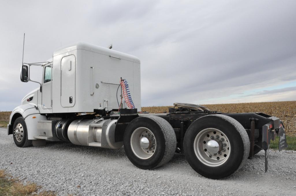 2013 Peterbilt 386 sleeper truck