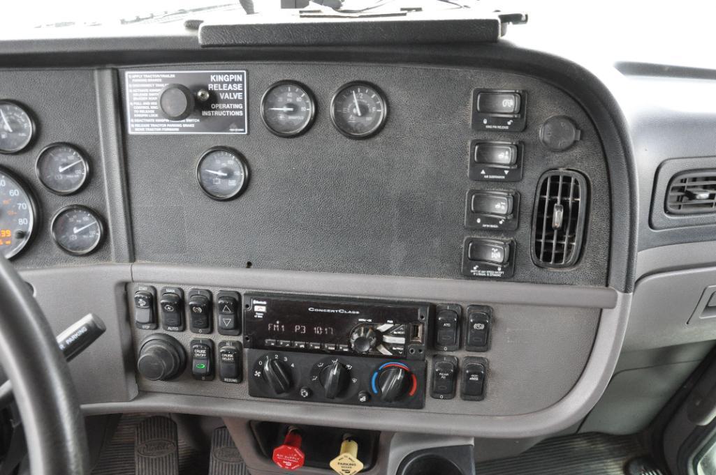 2013 Peterbilt 386 sleeper truck