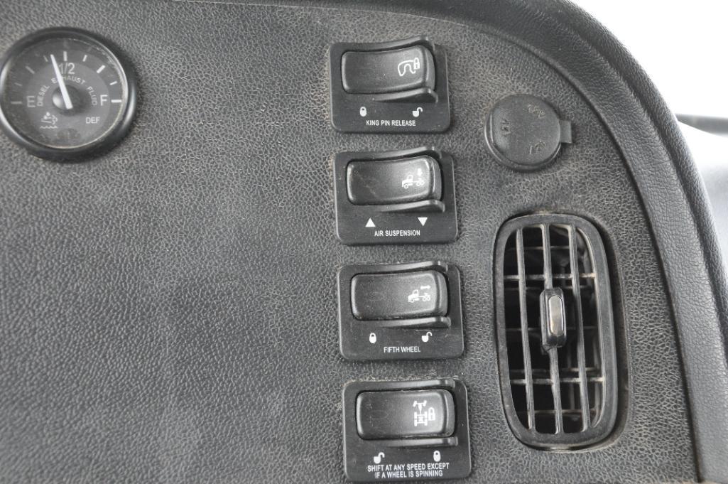 2013 Peterbilt 386 sleeper truck