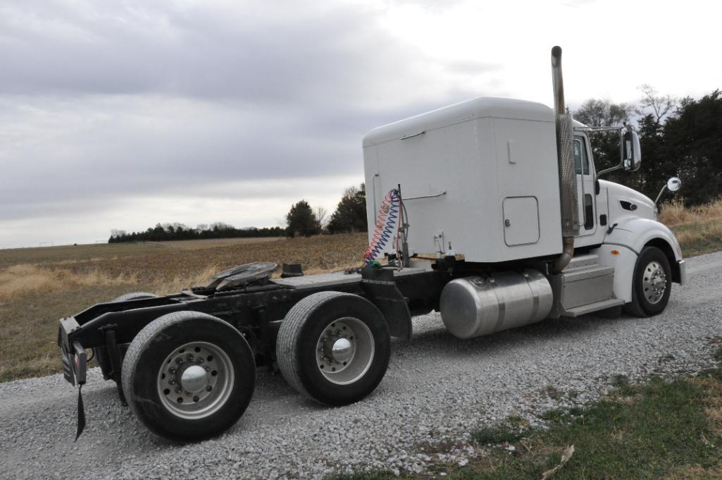 2013 Peterbilt 386 sleeper truck