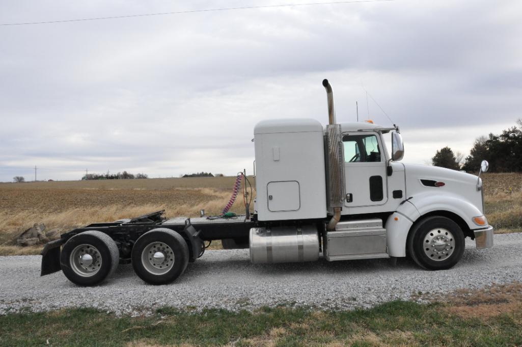 2013 Peterbilt 386 sleeper truck