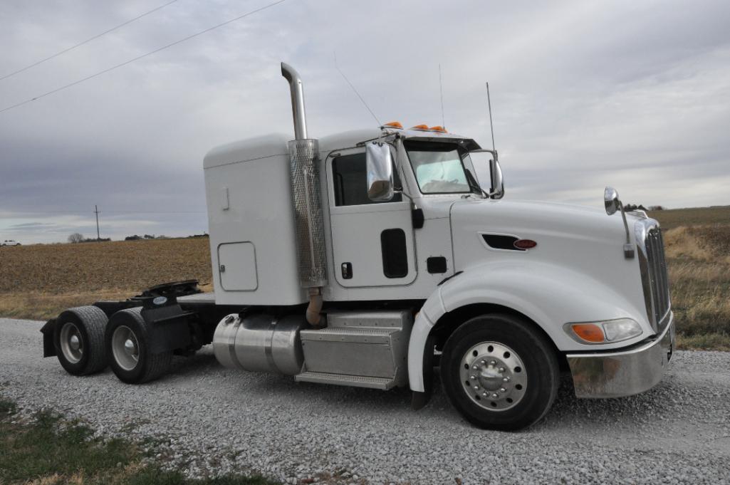 2013 Peterbilt 386 sleeper truck
