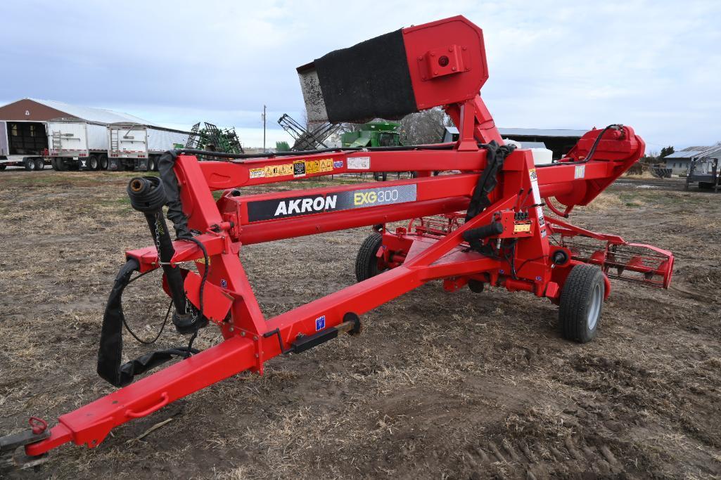 Akron EXG300 grain bag unloader