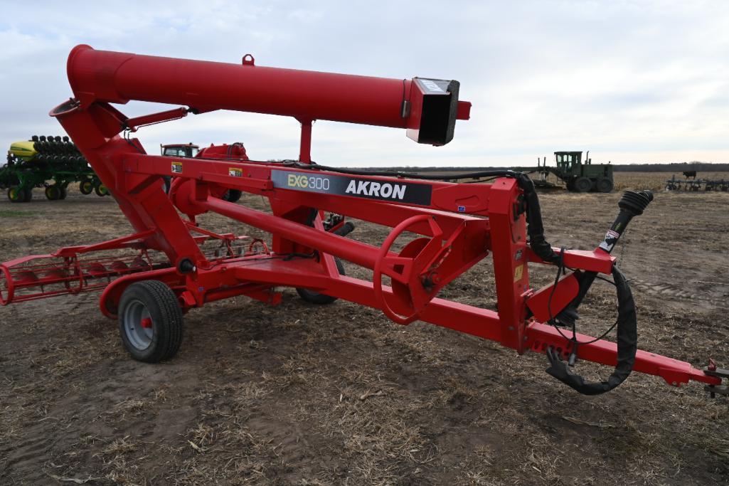 Akron EXG300 grain bag unloader