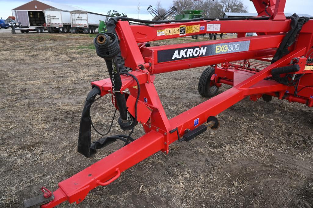Akron EXG300 grain bag unloader