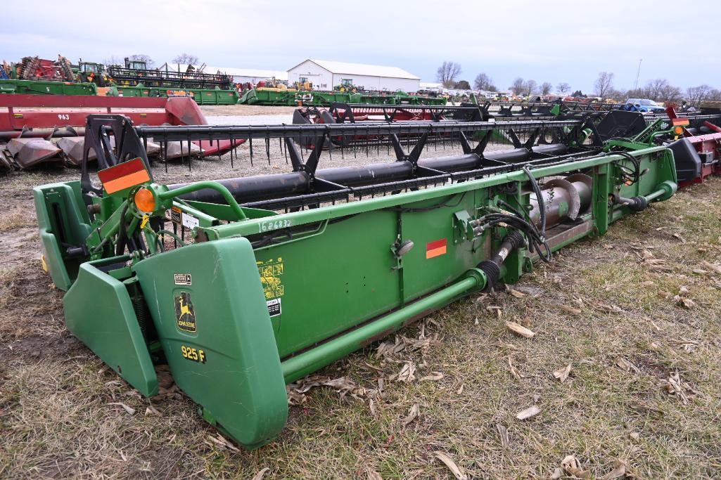 John Deere 925F 25' grain platform