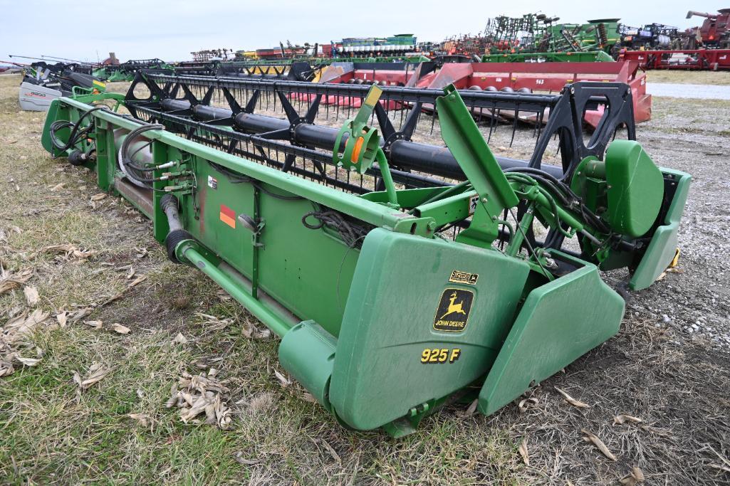 John Deere 925F 25' grain platform