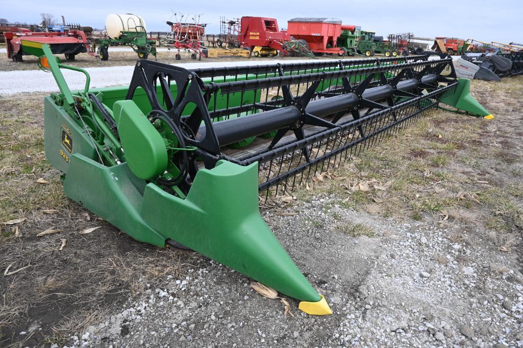 John Deere 925F 25' grain platform