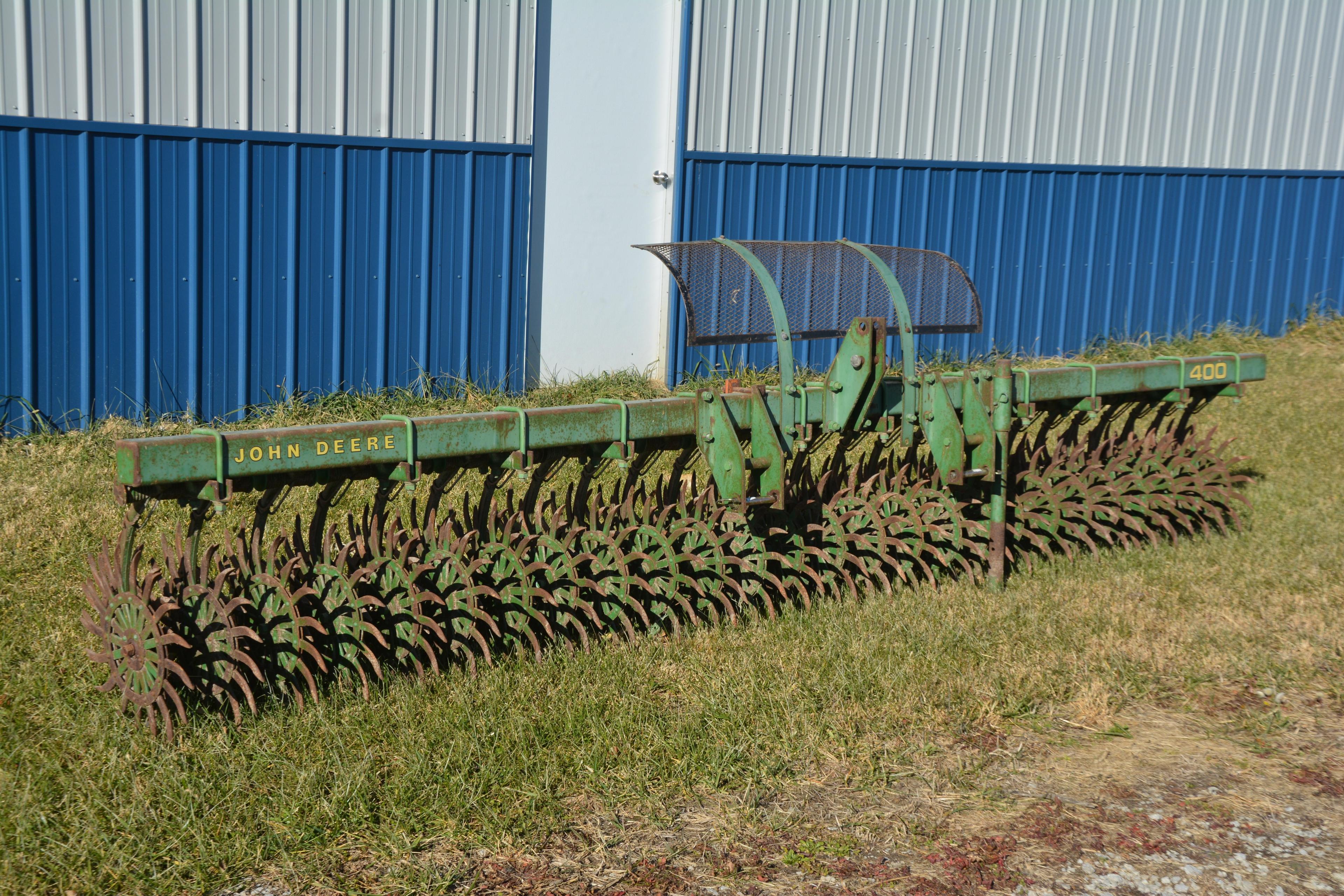 John Deere 400 15" 3-pt. rotary hoe
