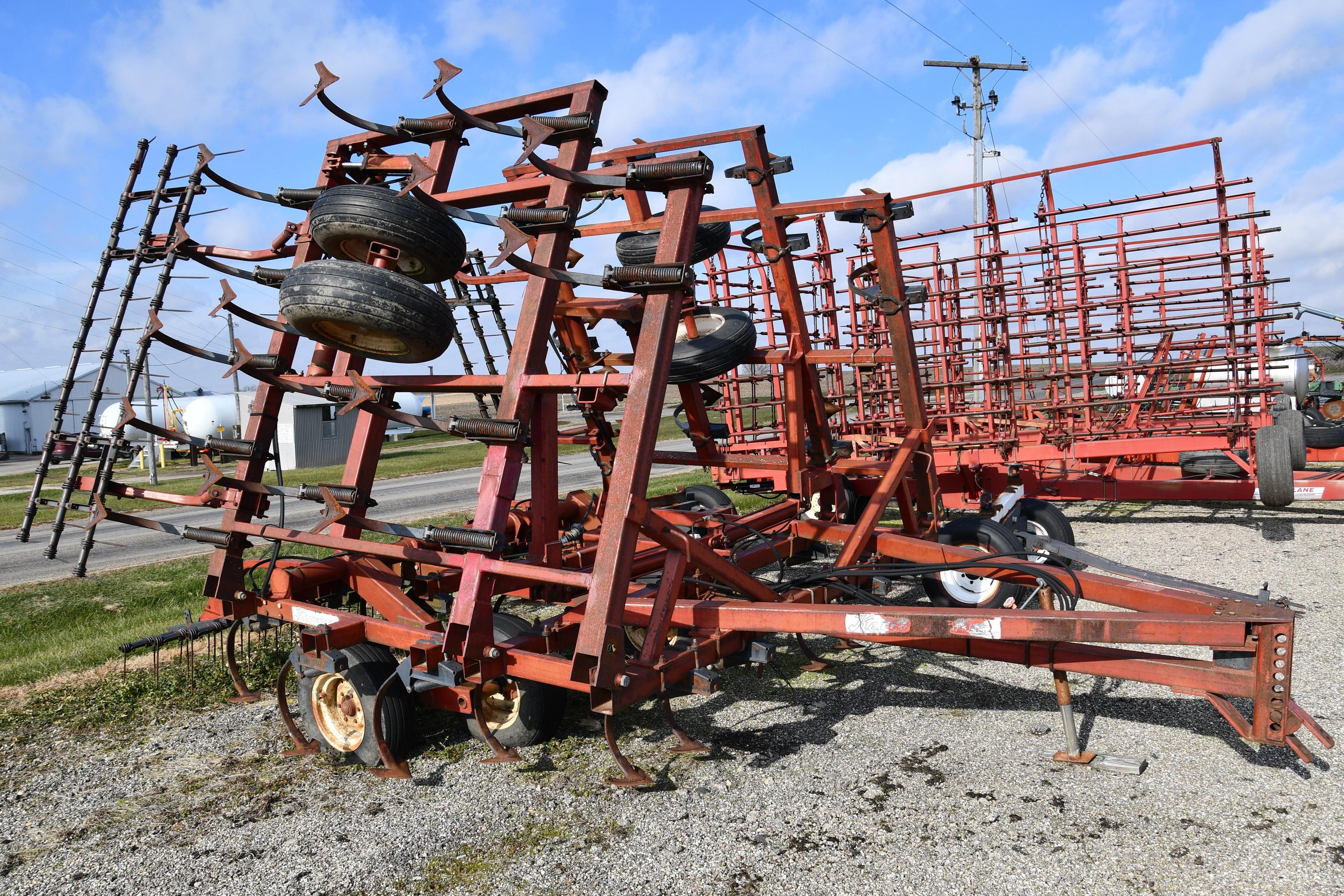 Kewanee 370 24' field cultivator
