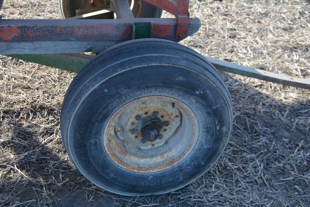 Huskee Model 165 gravity wagon on John Deere 953 running gear
