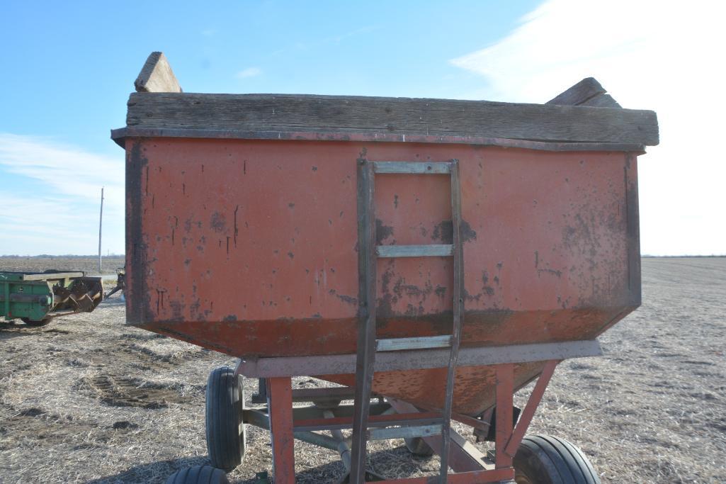 Huskee Model 165 gravity wagon on John Deere 953 running gear