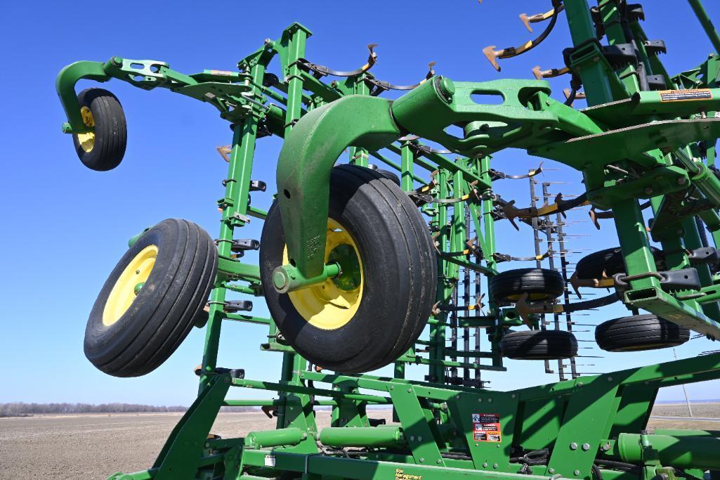 2003 John Deere 2200 60' field cultivator